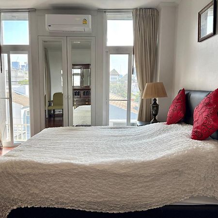 Samsen Suites Spacious 2Br Contemporary Thai Style Бангкок Екстер'єр фото