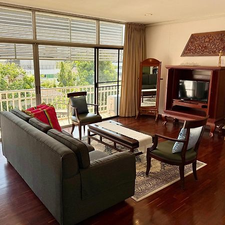 Samsen Suites Spacious 2Br Contemporary Thai Style Бангкок Екстер'єр фото