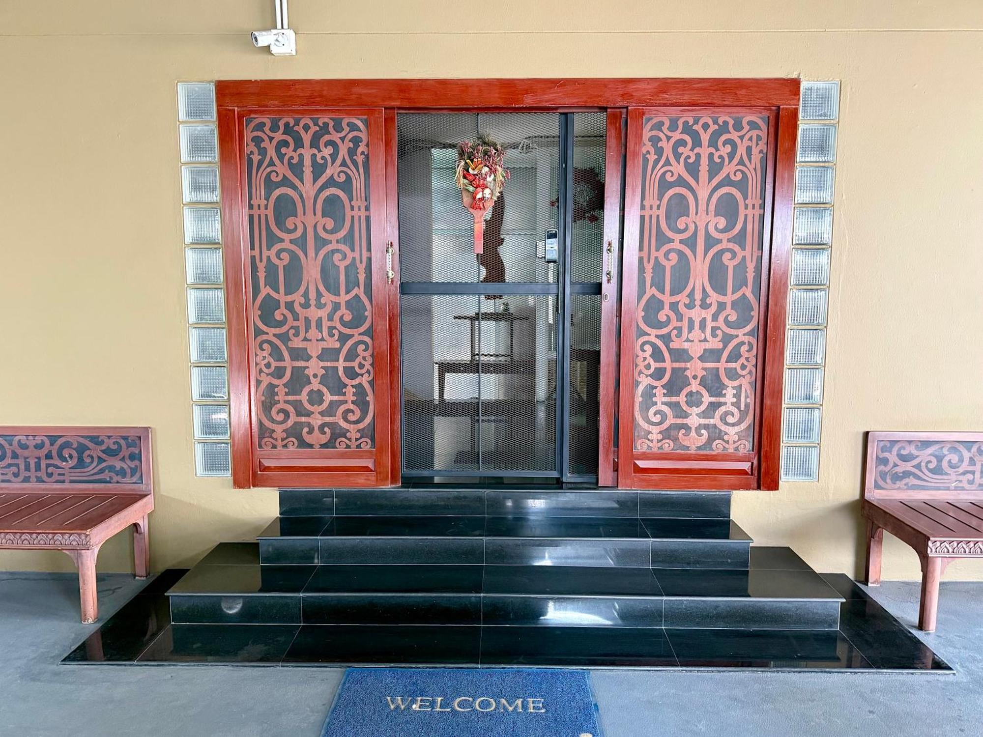 Samsen Suites Spacious 2Br Contemporary Thai Style Бангкок Екстер'єр фото