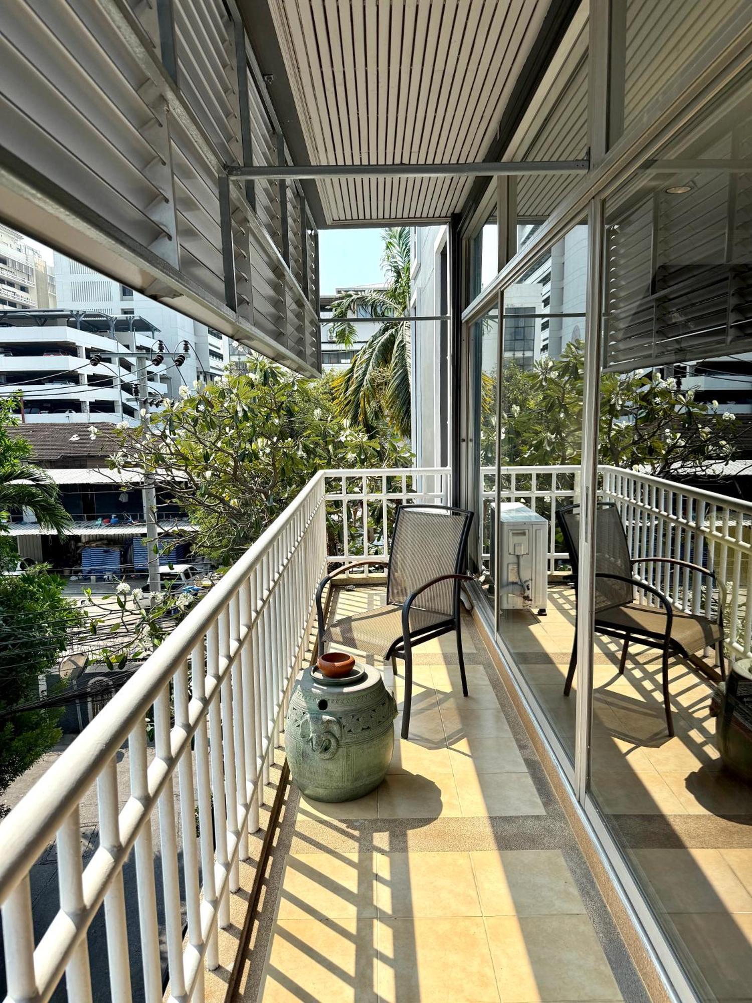 Samsen Suites Spacious 2Br Contemporary Thai Style Бангкок Екстер'єр фото