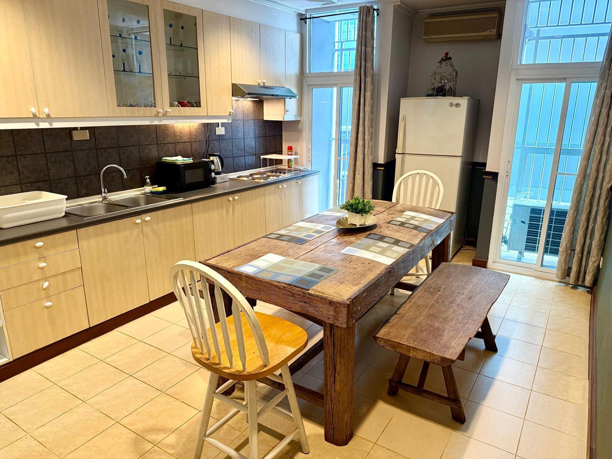 Samsen Suites Spacious 2Br Contemporary Thai Style Бангкок Екстер'єр фото