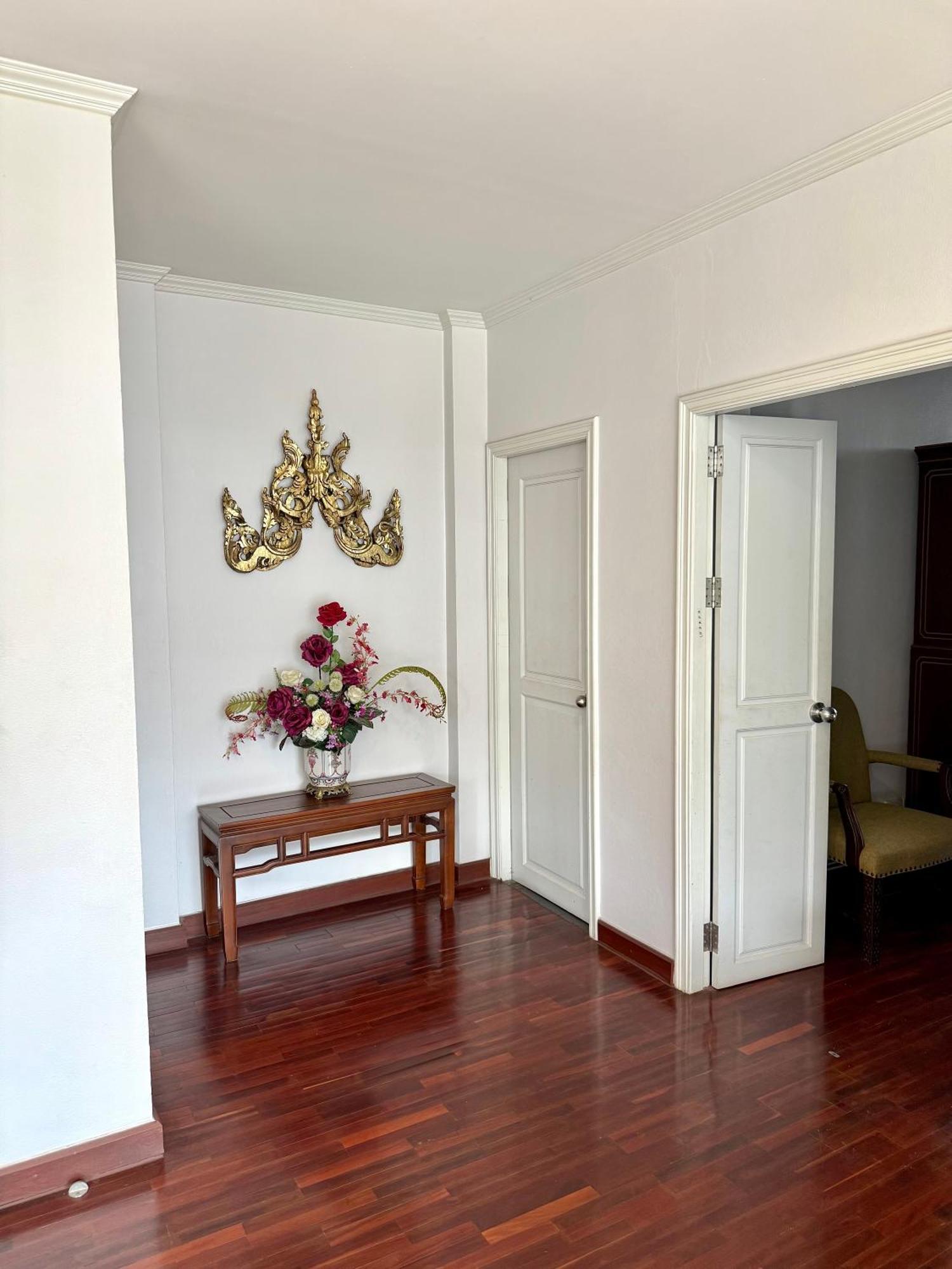 Samsen Suites Spacious 2Br Contemporary Thai Style Бангкок Екстер'єр фото