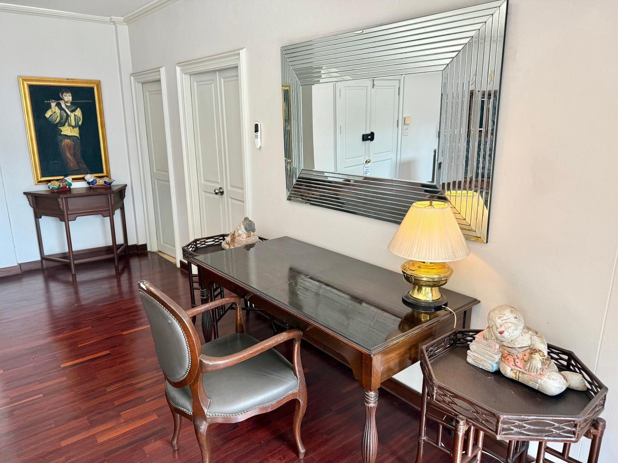 Samsen Suites Spacious 2Br Contemporary Thai Style Бангкок Екстер'єр фото