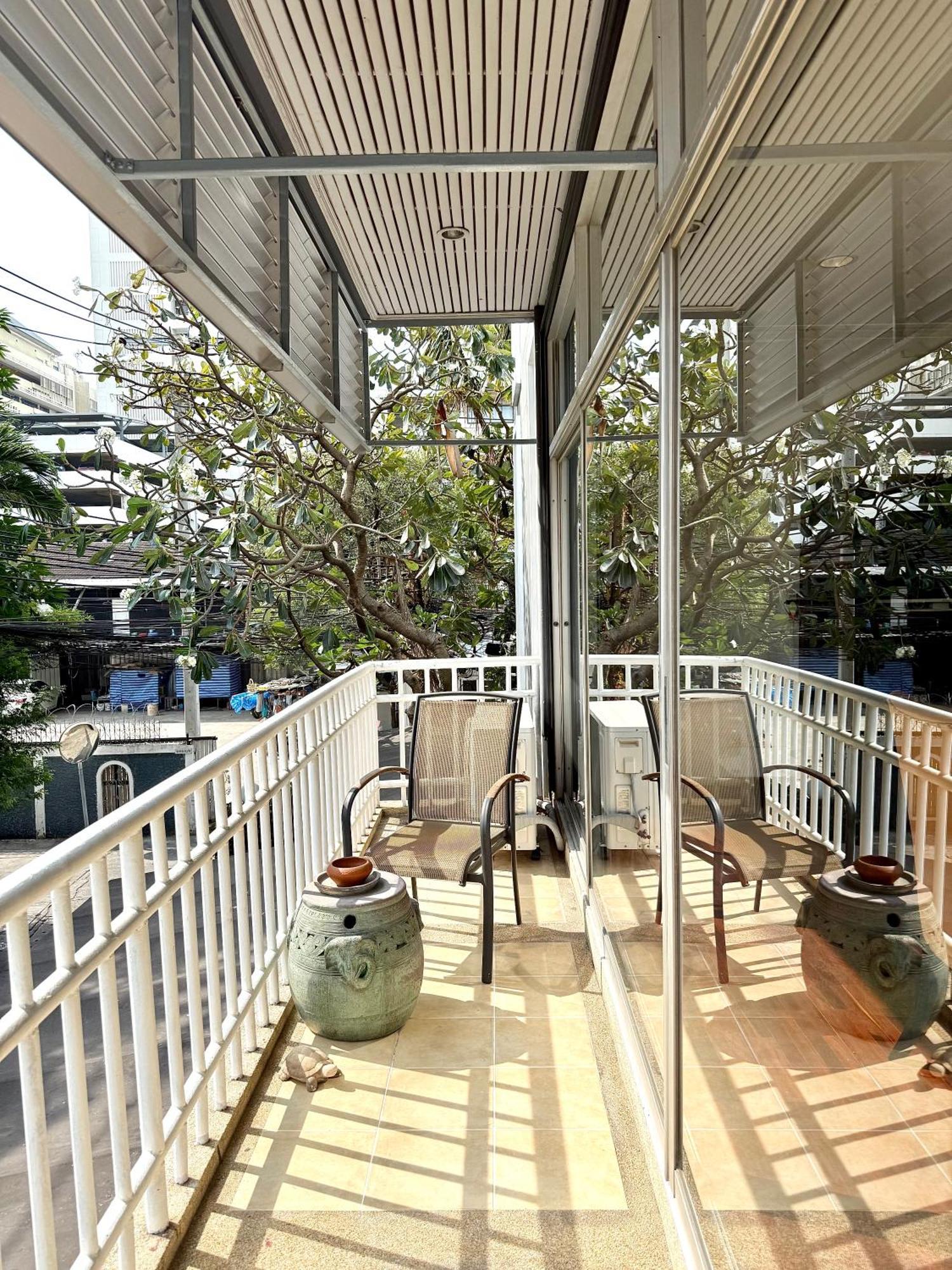 Samsen Suites Spacious 2Br Contemporary Thai Style Бангкок Екстер'єр фото