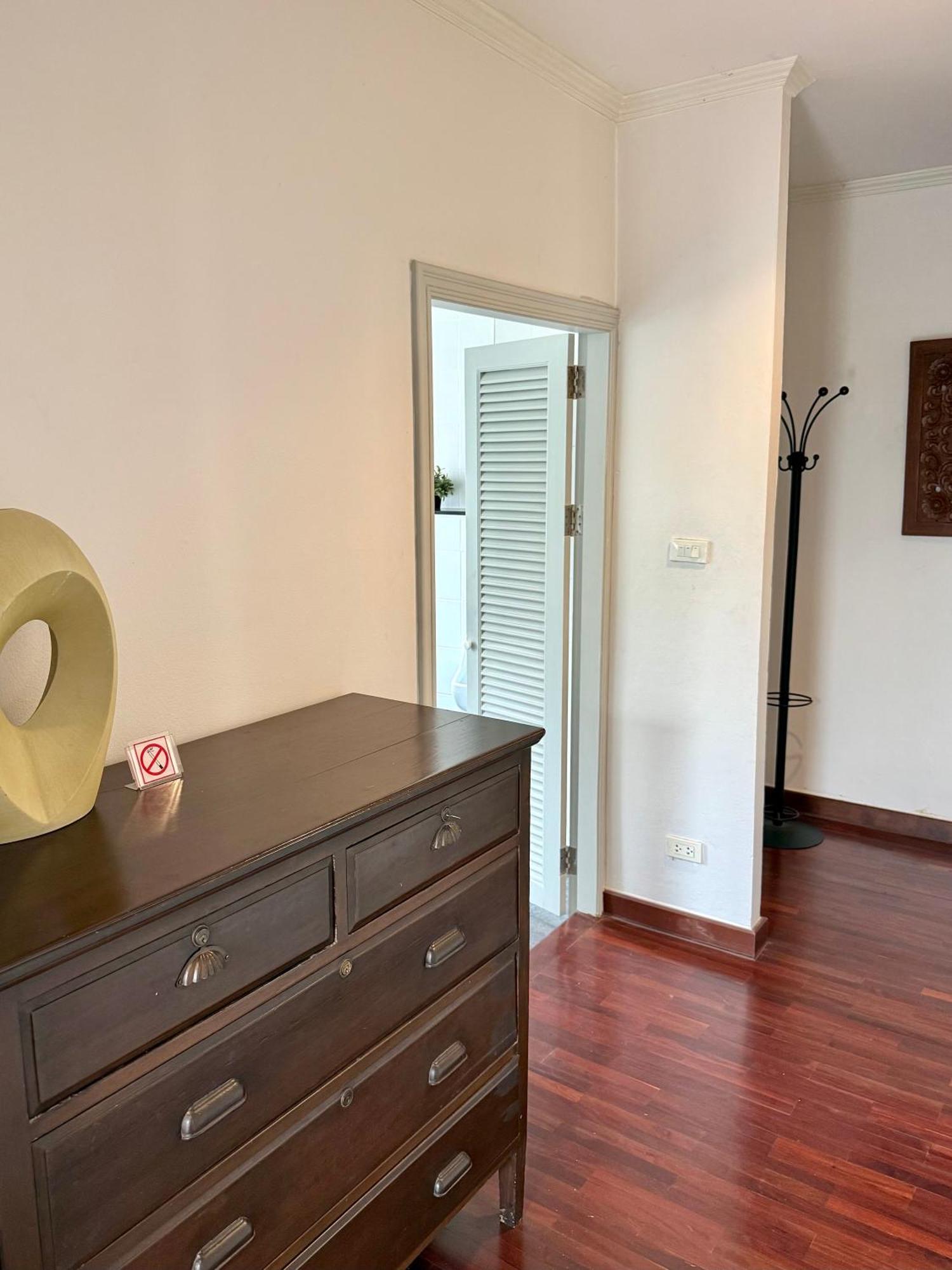 Samsen Suites Spacious 2Br Contemporary Thai Style Бангкок Екстер'єр фото