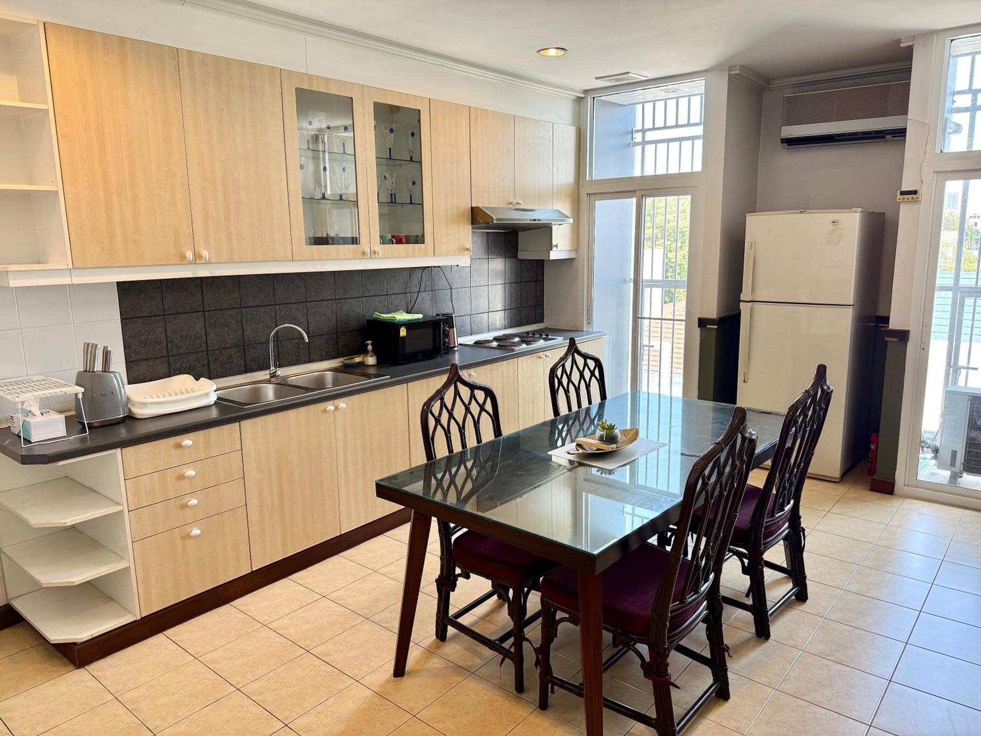 Samsen Suites Spacious 2Br Contemporary Thai Style Бангкок Екстер'єр фото