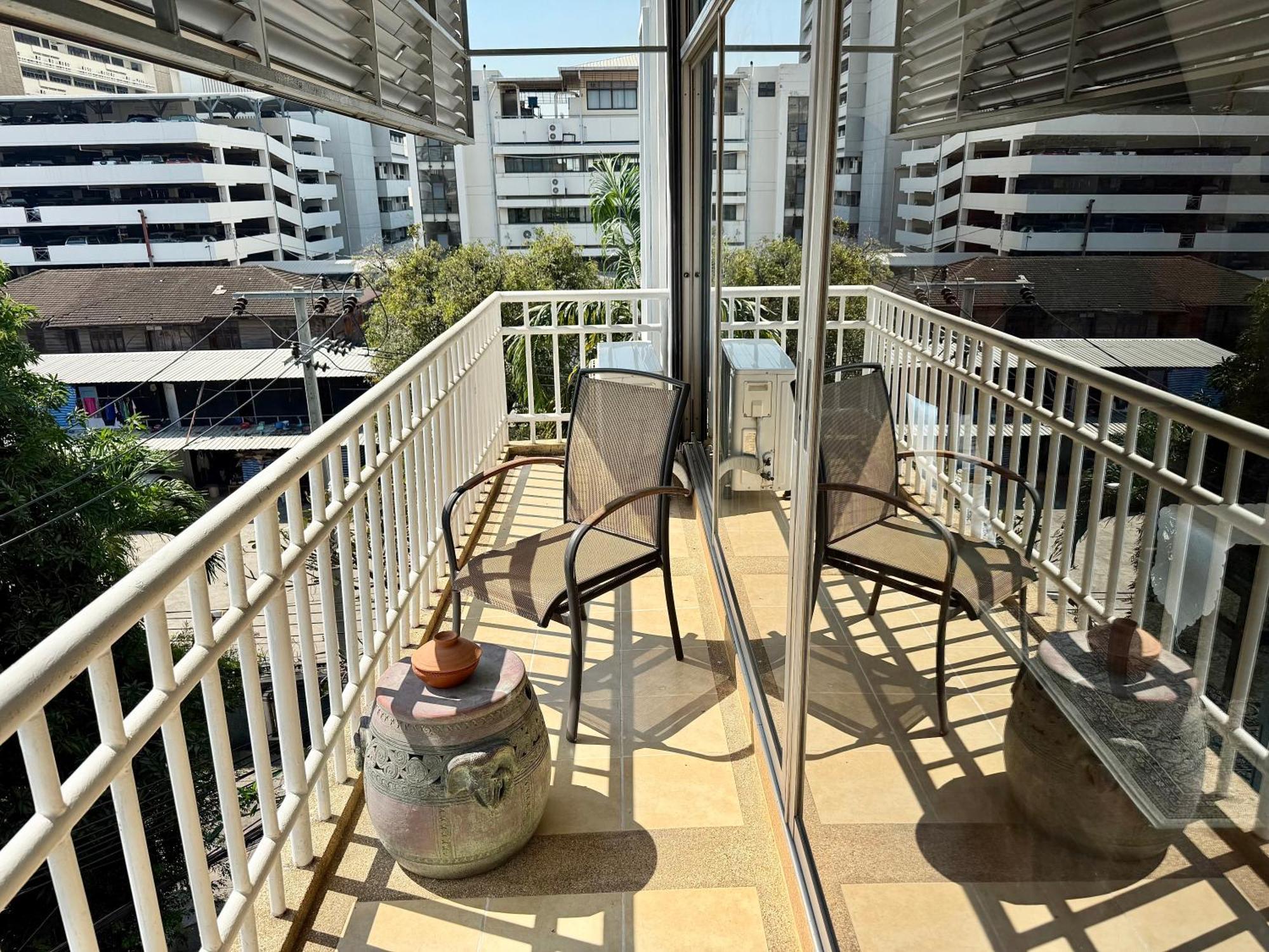 Samsen Suites Spacious 2Br Contemporary Thai Style Бангкок Екстер'єр фото