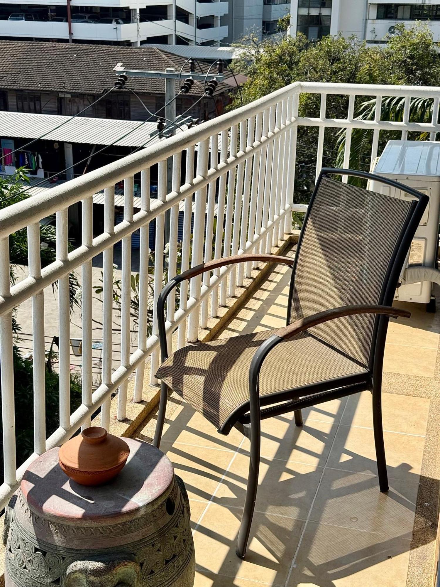 Samsen Suites Spacious 2Br Contemporary Thai Style Бангкок Екстер'єр фото