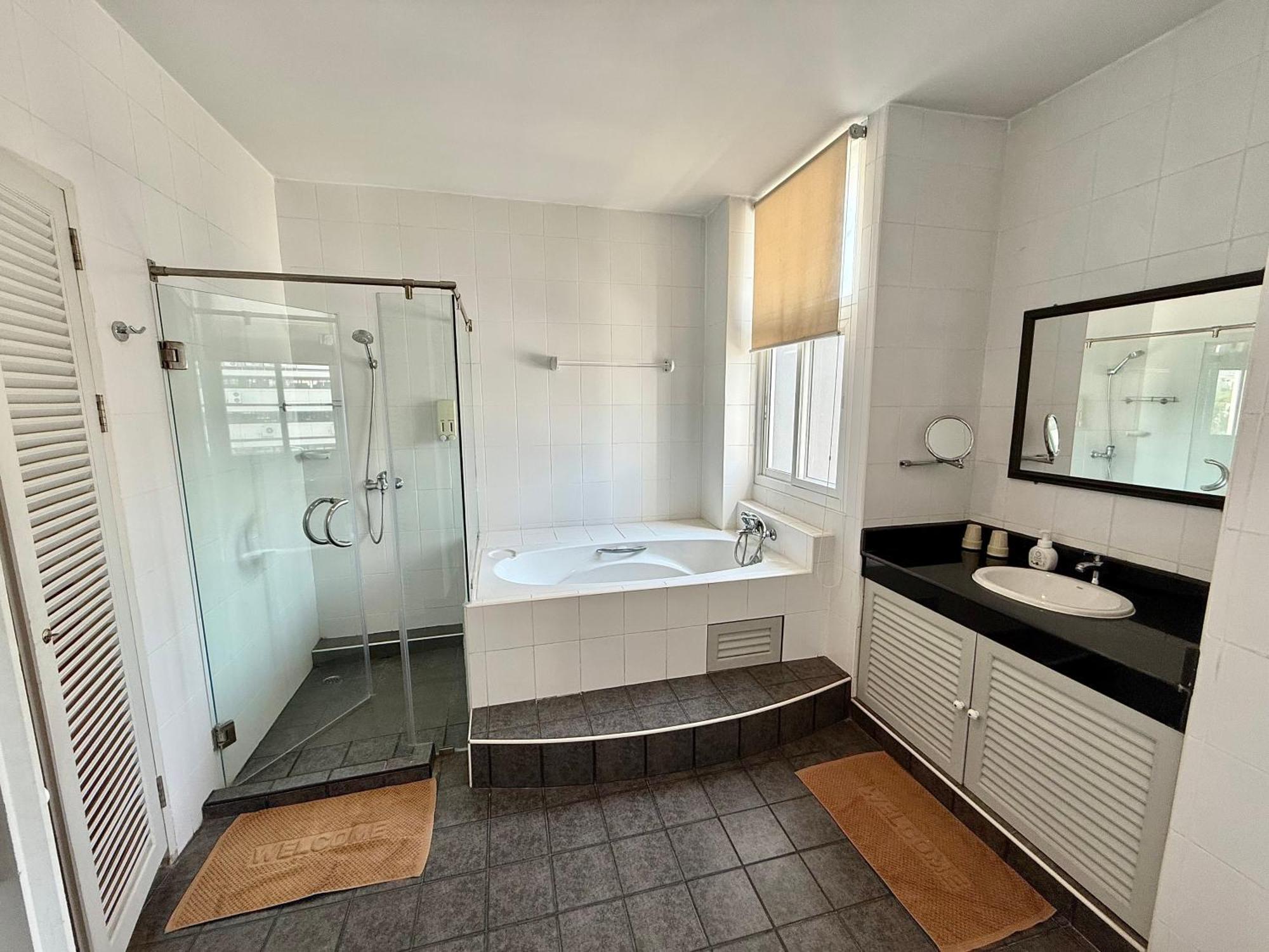 Samsen Suites Spacious 2Br Contemporary Thai Style Бангкок Екстер'єр фото